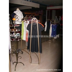 沈阳不锈钢加工 服装古铜色货架 服装加工定制服装展示架批发