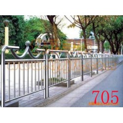 上海厂家加工定制隔离栏 不锈钢城市道路护栏