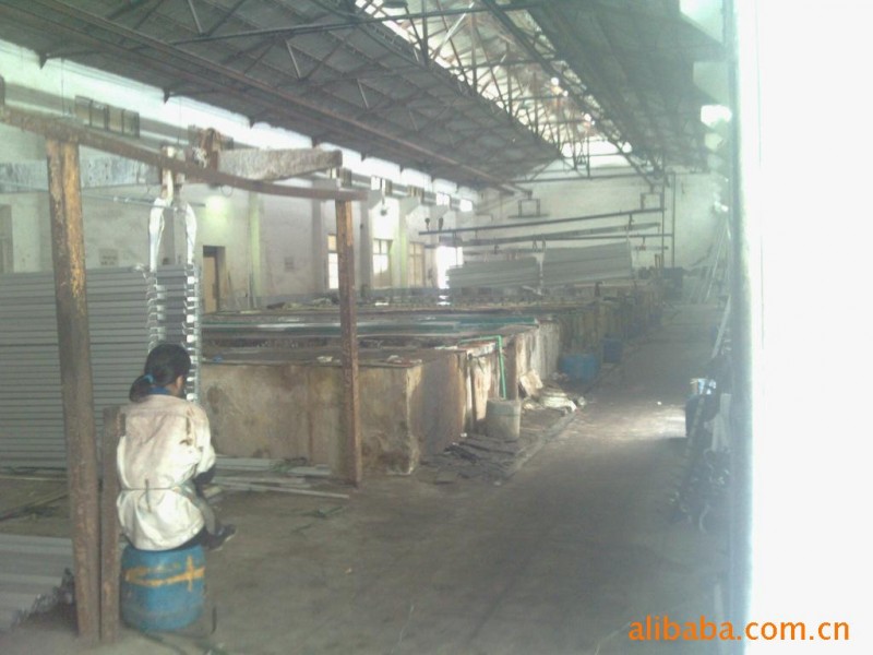 铝型材挤压、氧化、拉丝、贴膜、冲裁、折弯