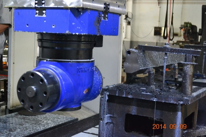 大型高精度龙门CNC带90°万能镗铣头对外加工