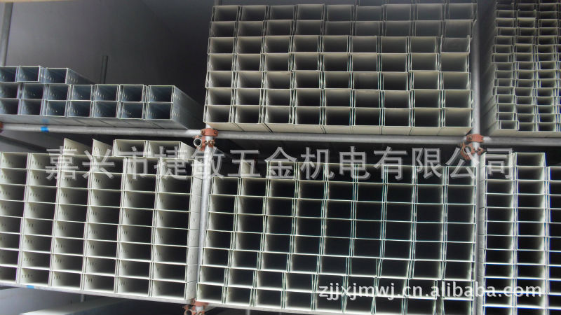 供应大量梯式槽式桥架供应