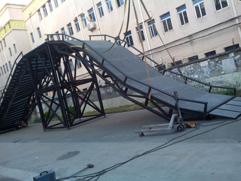 深圳钢结构工程,钢结构报价,钣金机箱机柜,大型水箱