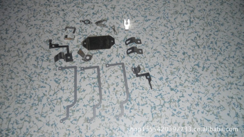 泊头厂家专业生产精密五金冲压件、不锈钢拉伸件、弹片连接片