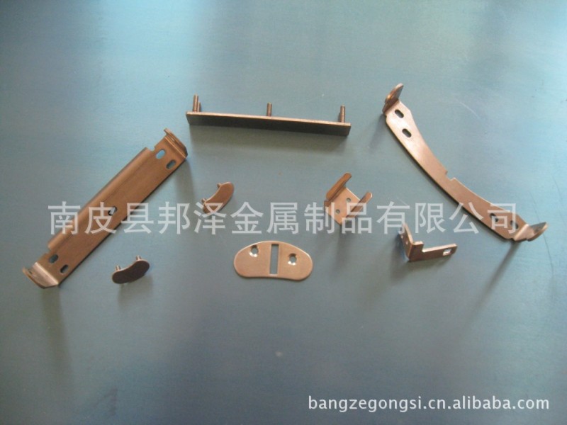 厂家常年供应钣金件、不锈钢冲压件、铝冲压件及各种金属制品