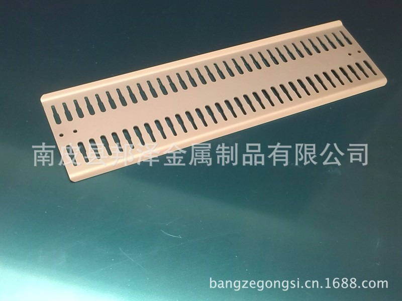 厂家常年供应钣金件、冲压件