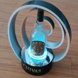 [酒店用品]厂家直销高光亮度高韧性发光亚克力酒架
