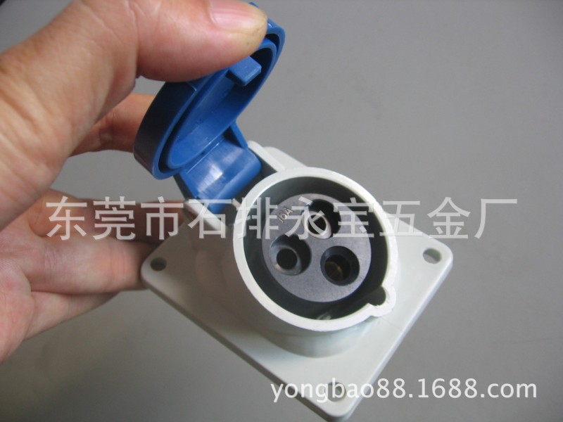 厂家直销工业插头插座 IP44 32A 2P+E