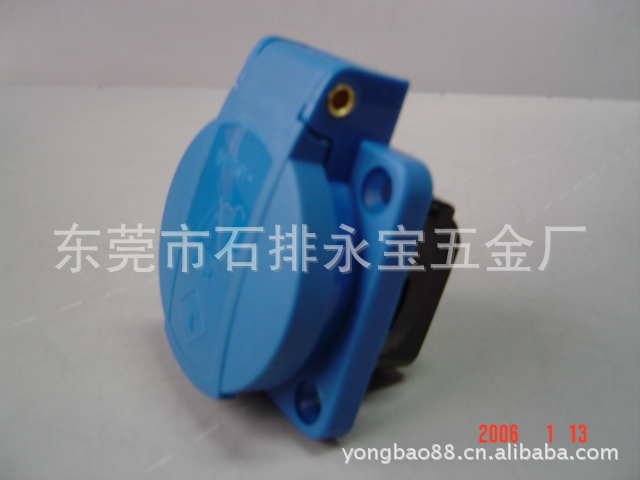 厂家直销工业插头插座 IP44 32A 2P+E