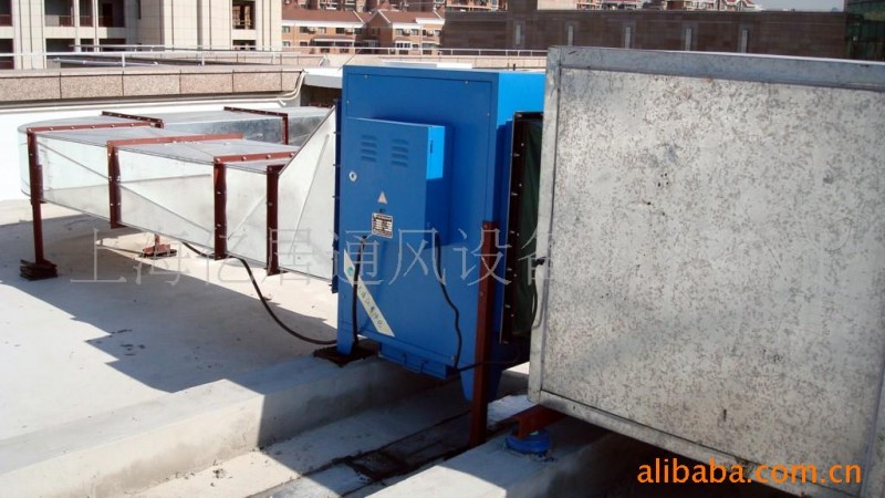 提供饭店排烟管道、风机设备、油烟净化设备安装工程