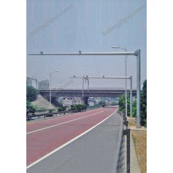 监控杆-05