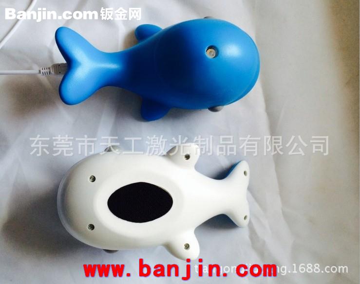 创意小鲸鱼加湿器 多功能迷你加湿器 雾高颗粒细不湿桌面净化空气