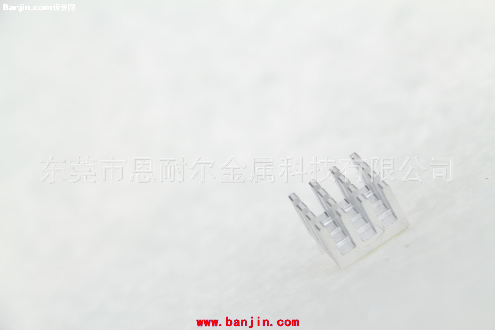 供应商现货直销15*15*10MM芯片散热片 电子散热片 齿片散热器