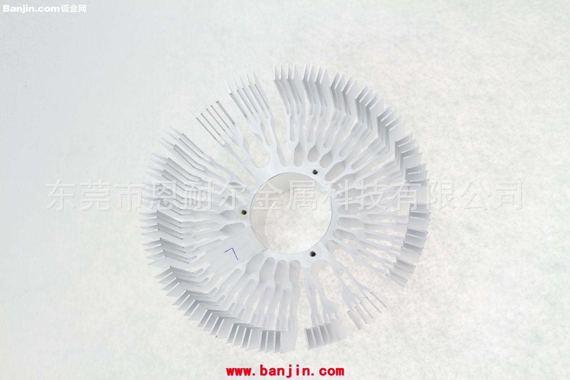 专业厂家供应LED铝型材散热器，太阳花散热器，LED工矿灯散热器