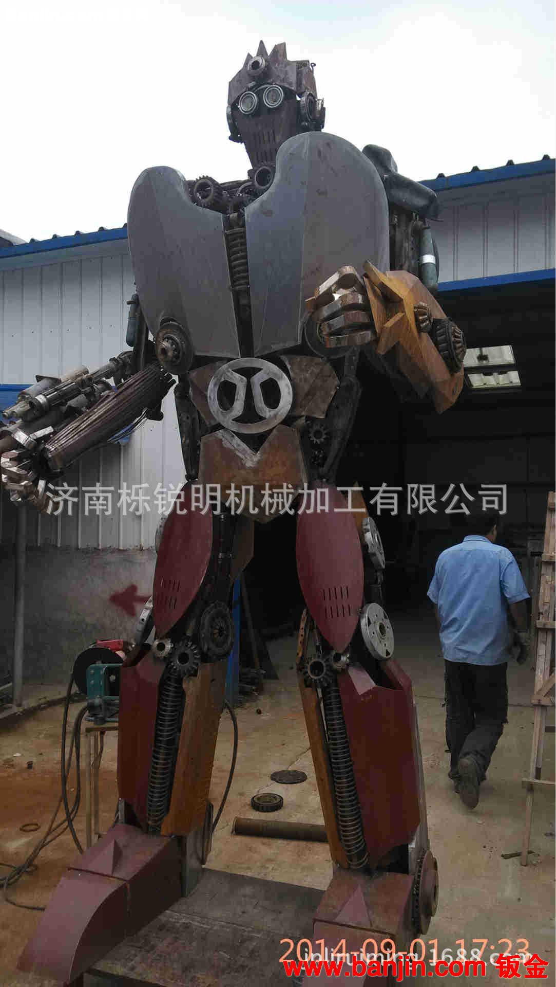 广告汽车人  变形金刚加工定做  金属雕塑
