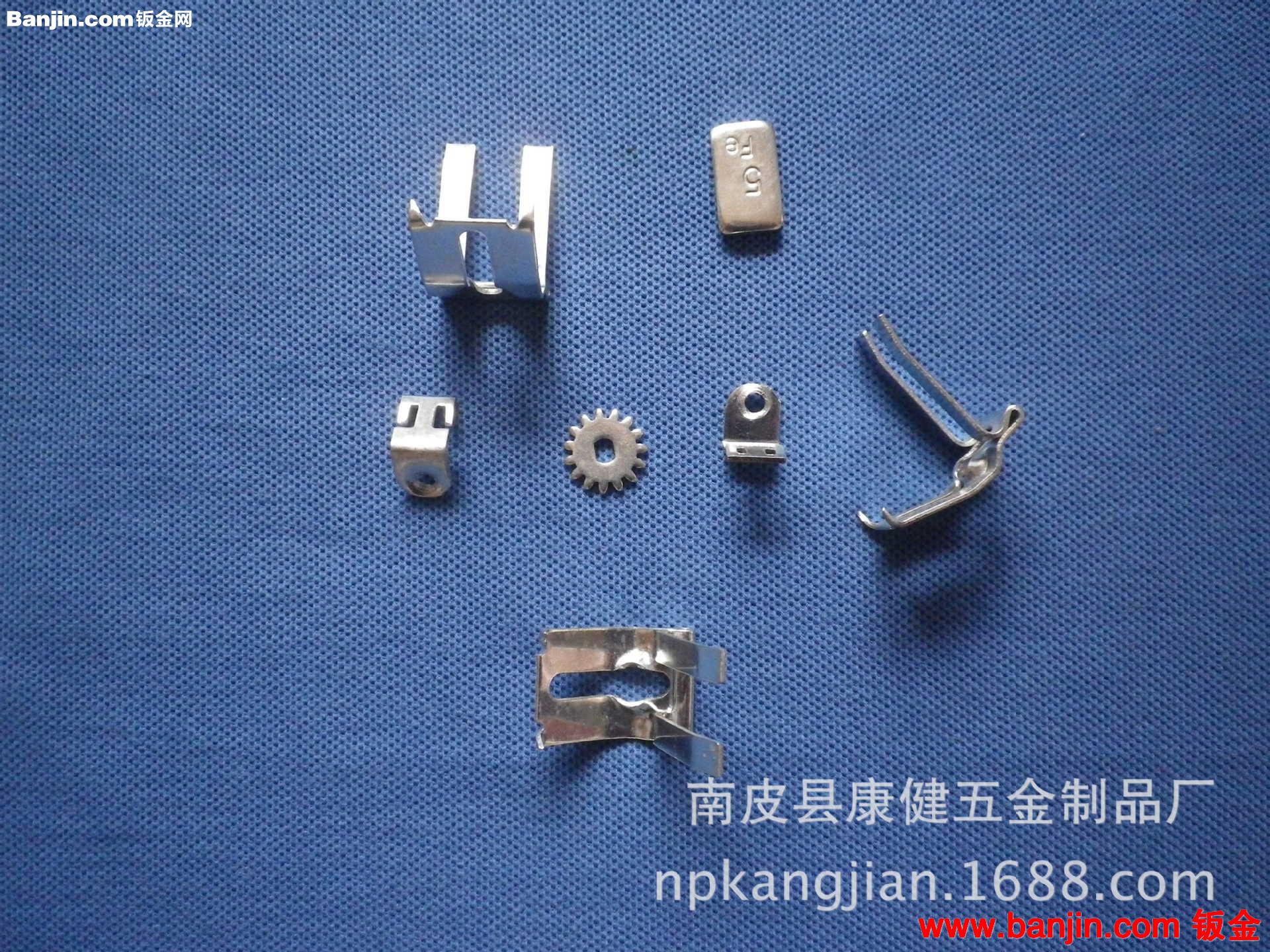 南皮冲压加工厂供应各种精密小五金冲压件制作弹片触片端子级进模