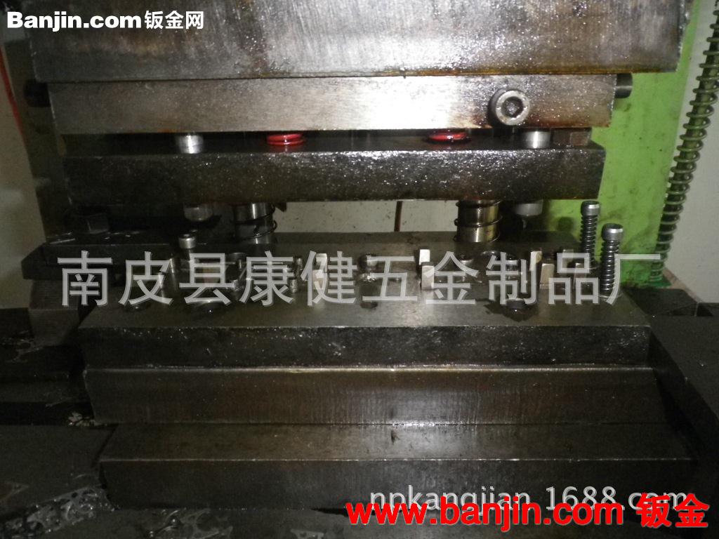 承揽各种级进模，单工序模具制造，加工各种冲压件模具加工制造