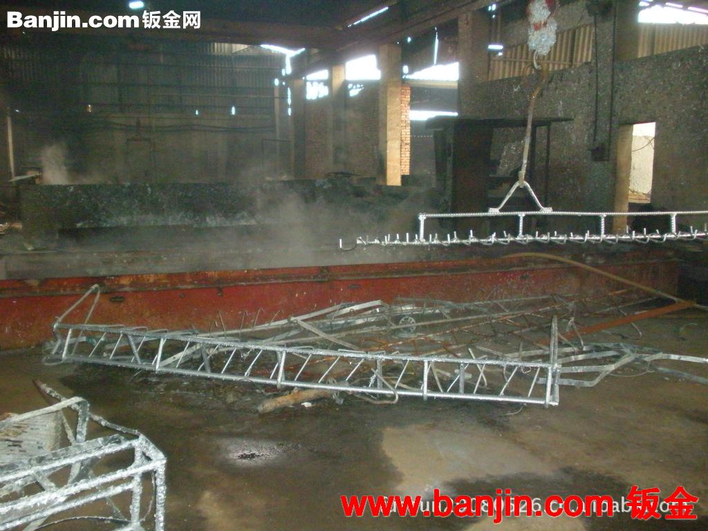 供应公路设施用各种冲压件，冲压加工，连接件，热镀锌加工