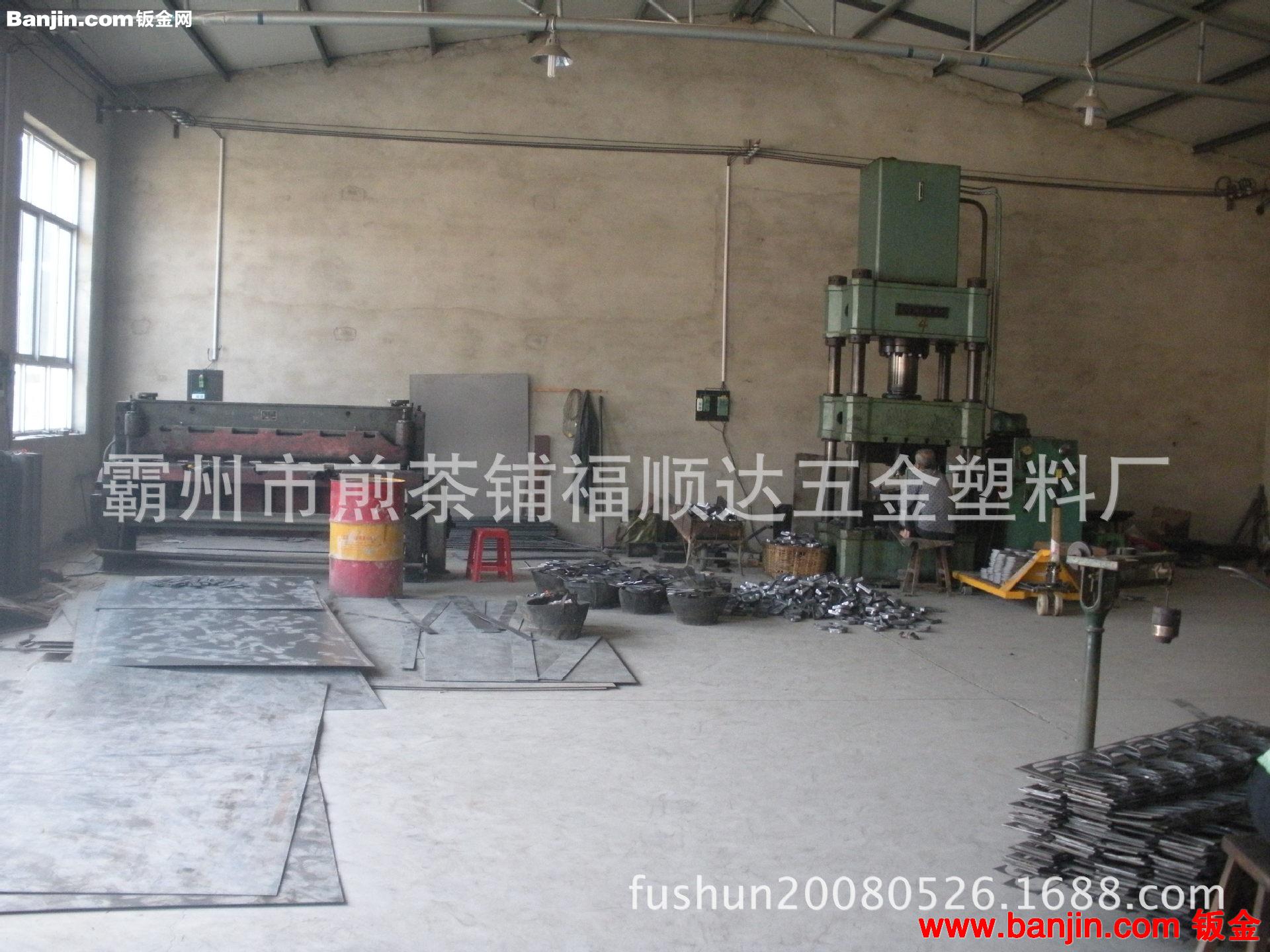 最低价，专业生产意式钢板冲压脚手架扣件，价格更低更安全