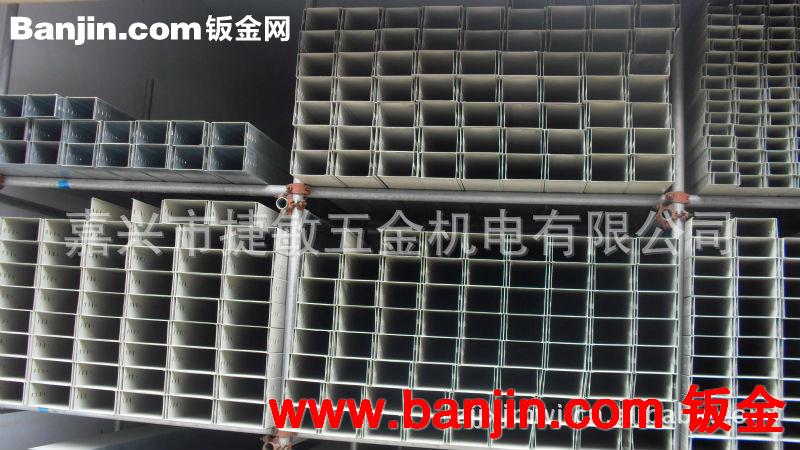供应大量梯式槽式桥架供应