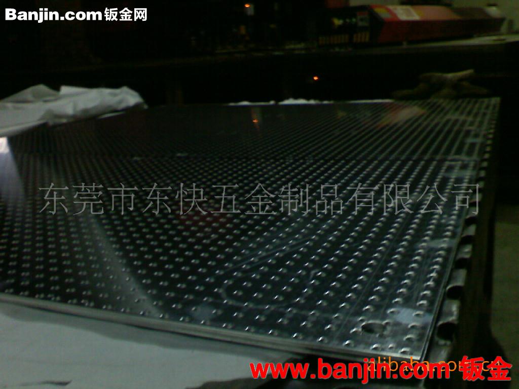 承接供应铝冲孔网，冲孔金属板网，镀锌板冲孔网，钢板网 