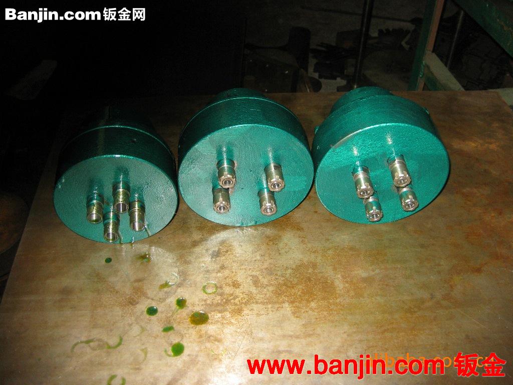 供应多孔钻头,可满足一次性钻多个孔，能提升效率。（质优）