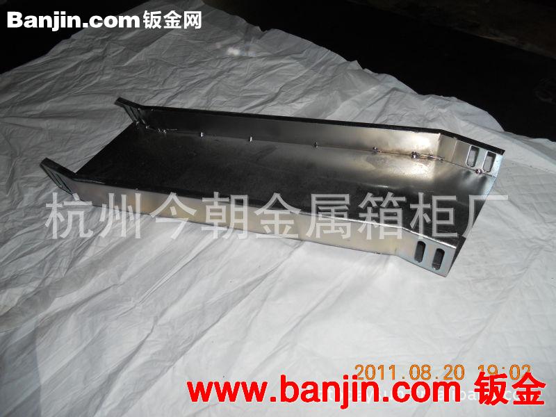供应钣金加工 按客户要求定制各种规格电缆线槽 弯头 三通