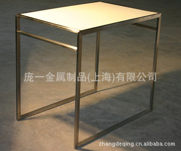 【专业定制】金属展示柜，商场道具，服装展示柜，不锈钢道具加工