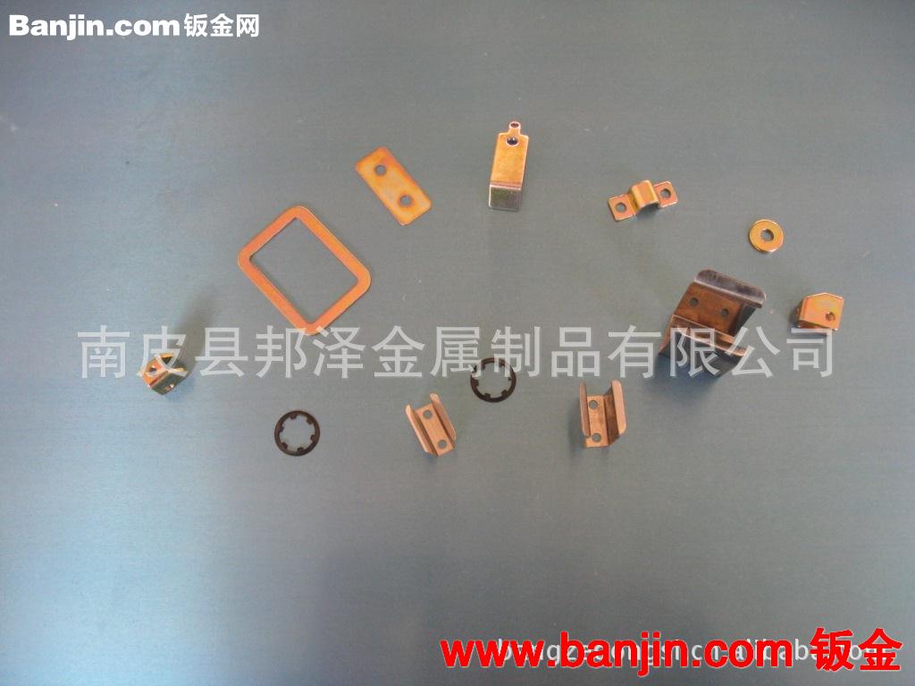 厂家常年经销精密五金冲压件，钣金件，拉伸件等。