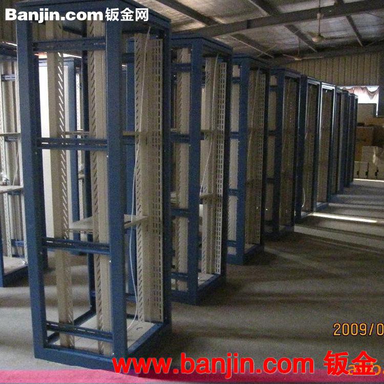 【厂家直销】精良加工19英寸标准网络机柜非标柜电视墙操作台 