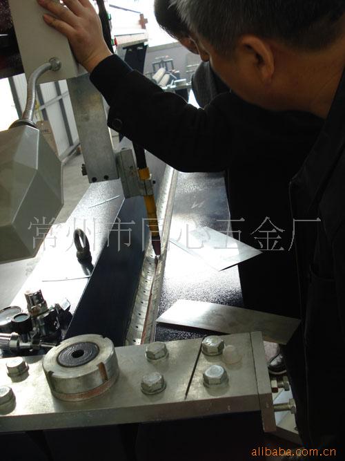 家用分体承压太阳能热水器