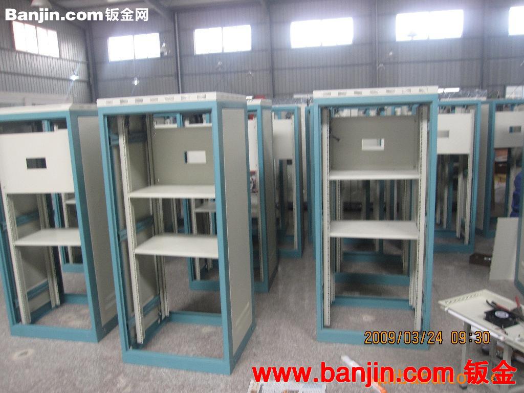 【厂家直销】大量供应19英寸标准服务器机柜 福达白色喷塑机柜