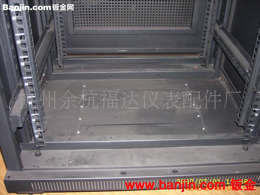 【厂家直销】大量供应19英寸标准服务器机柜 福达白色喷塑机柜