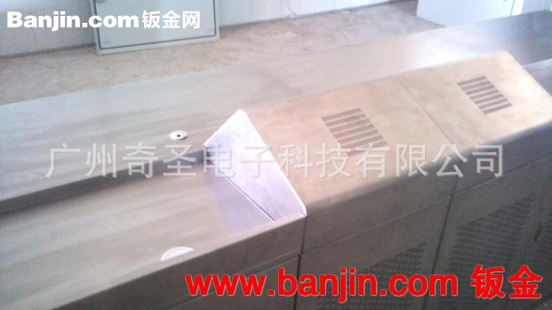 低价出售 不锈钢指挥中心控制台 平台操作台　304不锈钢操作台
