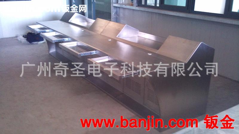 低价出售 不锈钢指挥中心控制台 平台操作台　304不锈钢操作台
