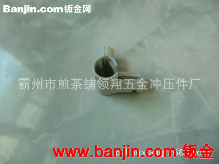 专业供应 不锈钢五金冲压件 金属三通连接件冲压件