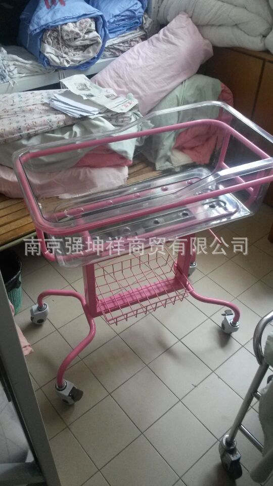 优质不锈钢喷塑婴儿车 婴儿床