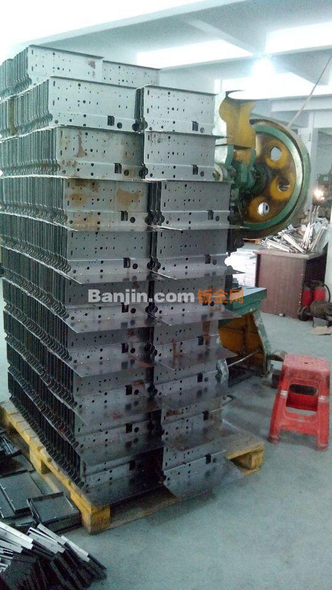 专业钣金加工冲压件 焊接冲孔加工工厂代工五金板材加工 品质保证